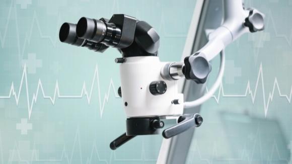 Ponad 100 szpitali w Polsce przeprowadza już zabiegi z wykorzystaniem robotów. Dołączają kolejne specjalizacje