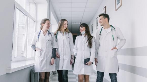 Staż podyplomowy do likwidacji? Rezydenci ostrzegają: „To zagrozi bezpieczeństwu pacjentów”