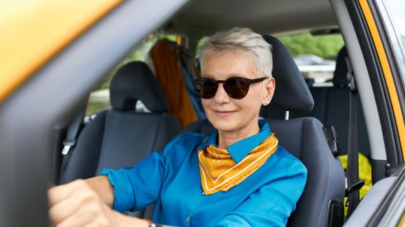 Za kierownicą po lekach. Jak farmakoterapia wpływa na bezpieczeństwo na drodze