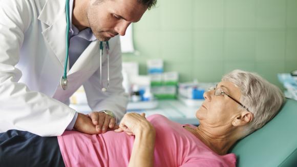 Zawał serca w święta - objawy, szybka reakcja i dostęp do opieki kardiologicznej ratują życie