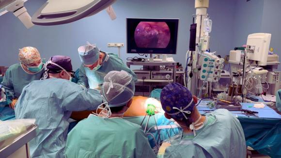 Pierwszy w Polsce zabieg endoskopowej mastektomii podskórnej z jednoczasową mikrochirurgiczną rekonstrukcją całej piersi tkankami własnymi pacjentki