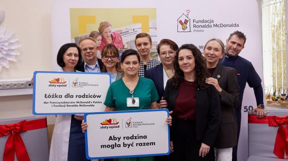 Szpital Dziecięcy im. prof. dr. med. Jana Bogdanowicza w Warszawie z nowymi łóżkami dla rodziców.