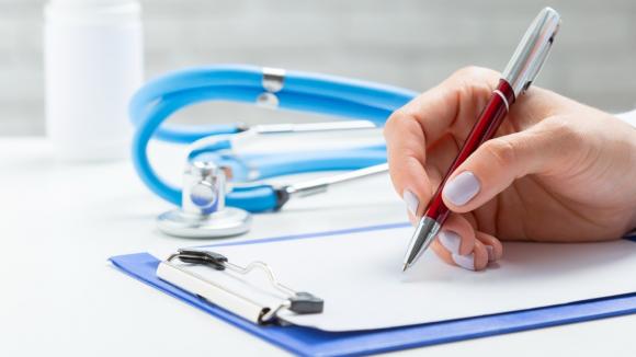 Jak długo pacjenci czekali w kolejkach do lekarzy w 2025 r.? Raport Fundacji WHC