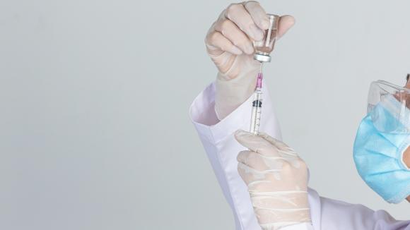 J&J: Obiecujące wyniki pojedynczej dawki potencjalnej szczepionki przeciw COVID-19