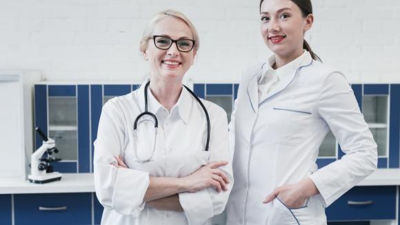 Coraz więcej kobiet w medycynie. Wojsko musi zmienić model służby, by nie stracić lekarzy