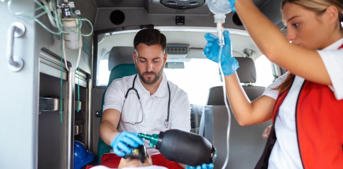 Coraz więcej zgłoszeń i chętnych do zawodu ratownika medycznego. Polska w europejskiej czołówce