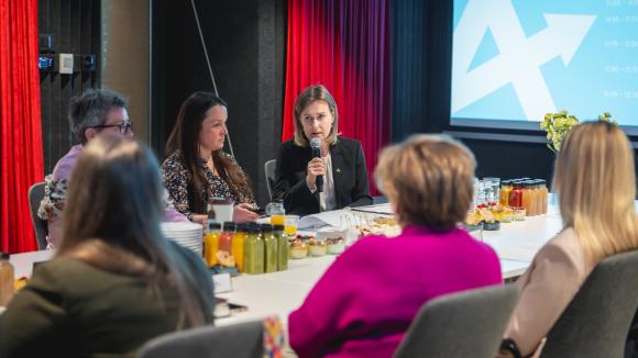 Pacjenci onkologiczni wciąż tracą czas. Raport Alivii pokazuje skalę opóźnień w diagnostyce i leczeniu nowotworów