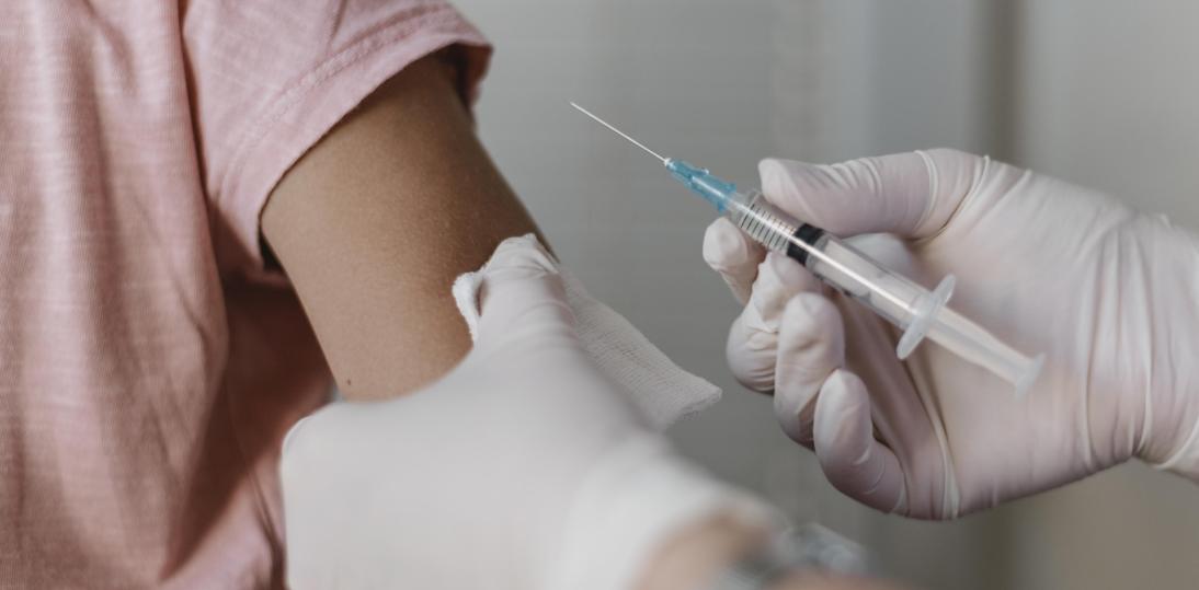 Szczepienia dorosłych w Polsce: 77,7 proc. nie zaszczepiło się w sezonie jesienno-zimowym