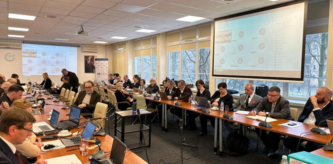 Finansowanie ochrony zdrowia, reforma sieci szpitali i ustawa podwyżkowa. Najważniejsze wnioski z posiedzenia Zespołu Trójstronnego