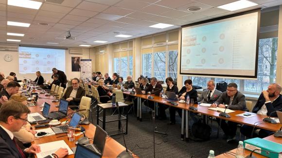 Finansowanie ochrony zdrowia, reforma sieci szpitali i ustawa podwyżkowa. Najważniejsze wnioski z posiedzenia Zespołu Trójstronnego