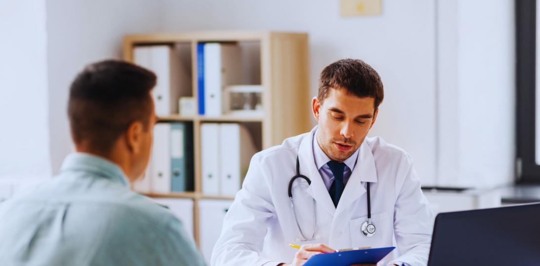 Pół roku zwłoki i chaos informacyjny. Pacjenci z rakiem prostaty opisują swoją drogę przez system