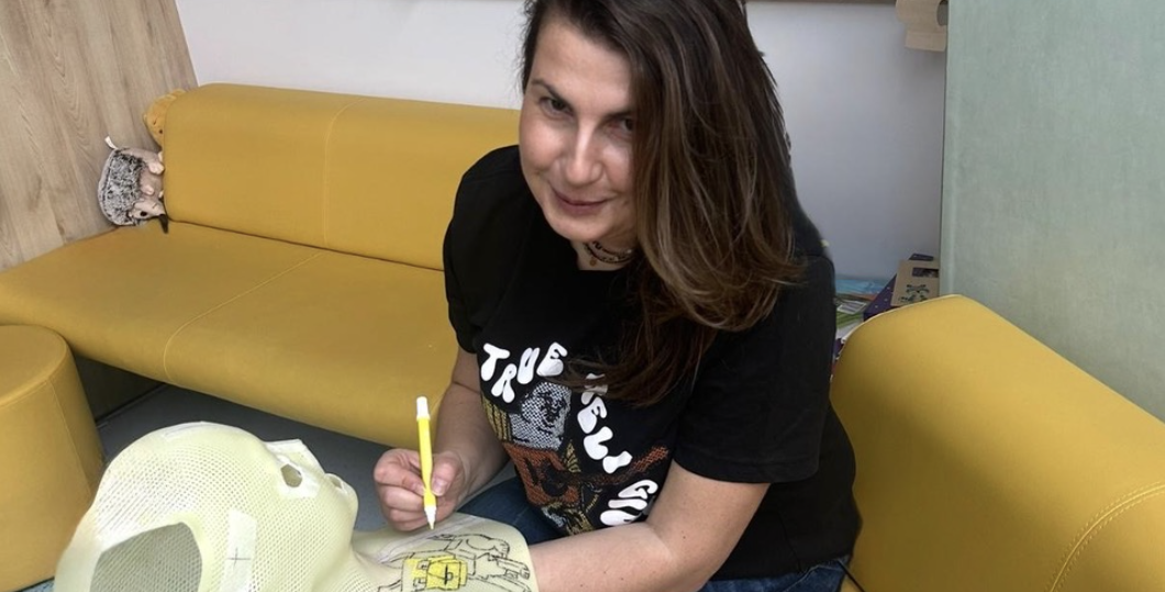 Ręcznie malowane maski poprawiają komfort psychiczny dzieci podczas radioterapii