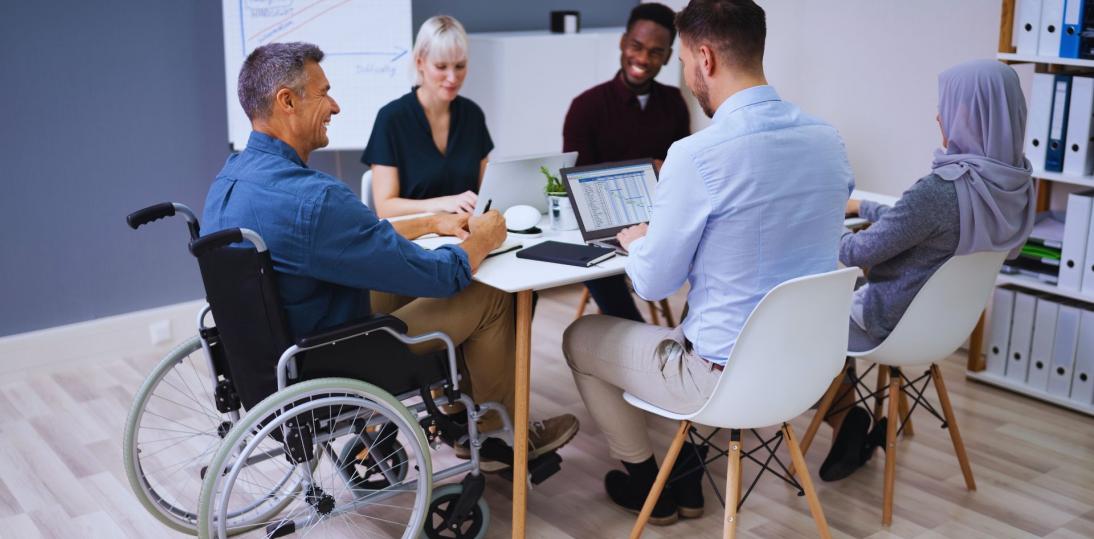 Zatrudnianie osób z orzeczeniem to zysk, a nie strata. 6 mitów, które warto wyjaśnić