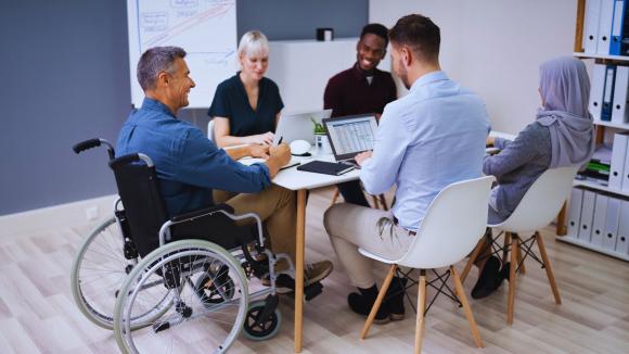 Zatrudnianie osób z orzeczeniem to zysk, a nie strata. 6 mitów, które warto wyjaśnić