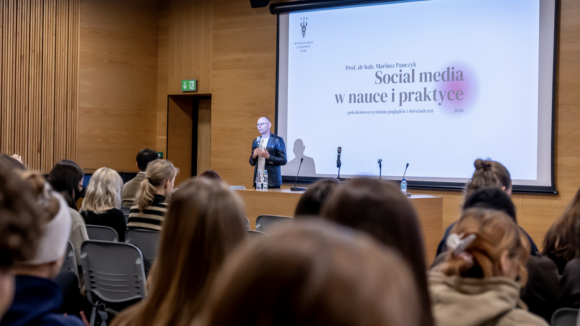 Media społecznościowe w pielęgniarstwie. Metaanaliza 2024 potwierdza skuteczność, ale pod jednym warunkiem