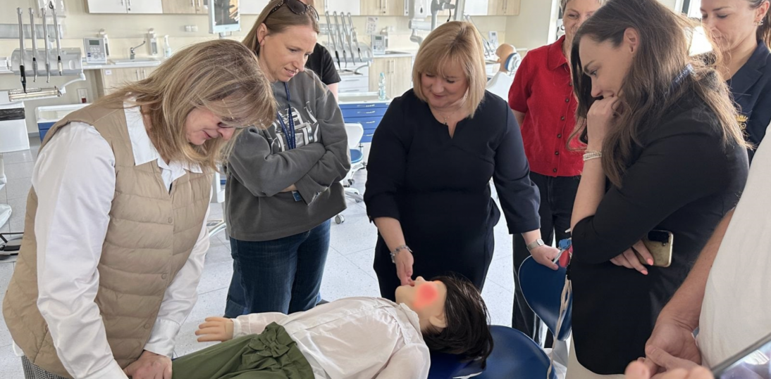 Robot, który płacze, kaszle i się broni. Nowa era kształcenia stomatologów w Lublinie