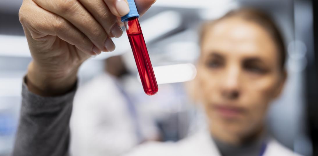 Demencja rośnie w Europie. Polski test z kropli krwi ma pomóc wykrywać ryzyko choroby