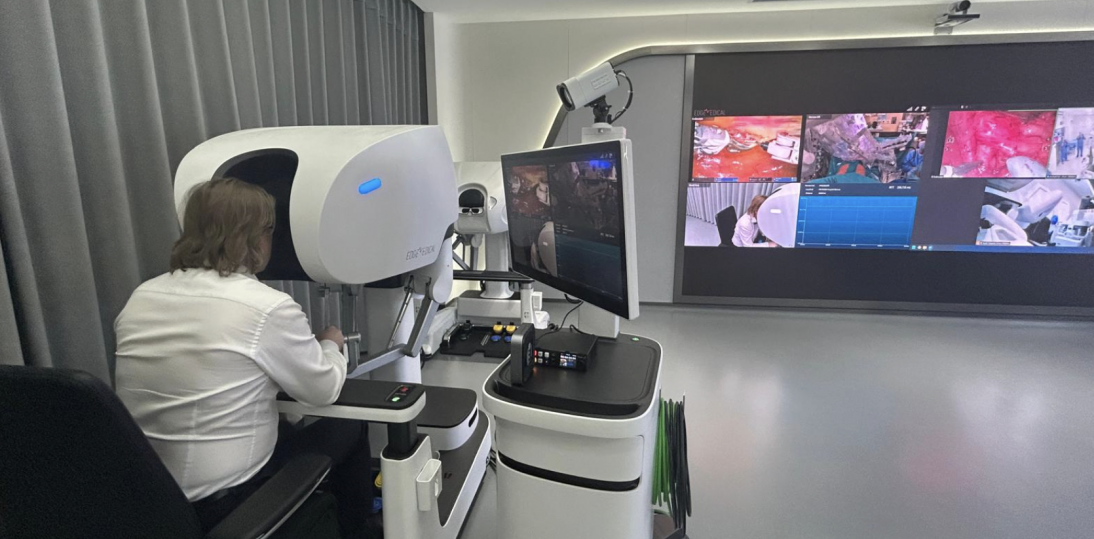 Polscy lekarze przeprowadzili operację z Chin do Warszawy. Telechirurgia wchodzi w nową erę