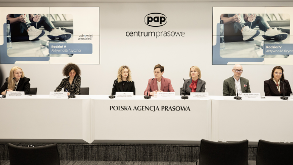 Pierwszy w Polsce podręcznik do edukacji zdrowotnej już dostępny. UMW zaprezentował publikację dla nauczycieli