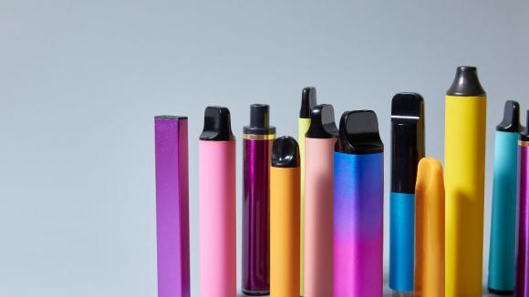 Zakaz jednorazowych e-papierosów przyjęty przez rząd. Ekspertka NIO: to kluczowy krok dla zdrowia publicznego i onkologii