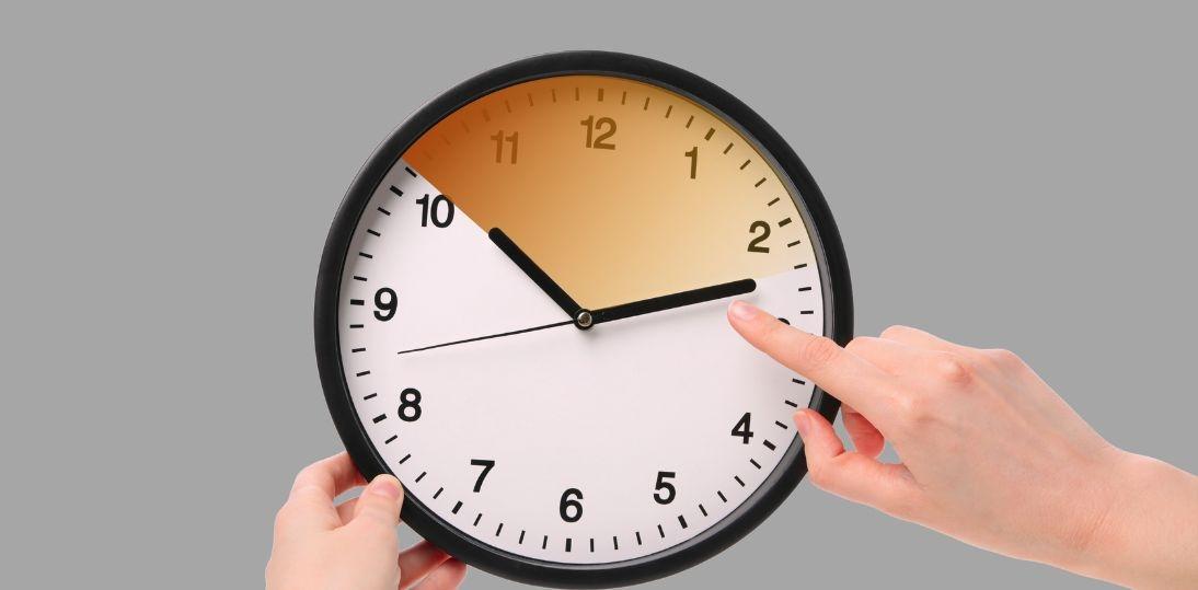 Zmiana czasu 2026. 61% Polaków chce jej zniesienia, a 39% odczuwa negatywne skutki