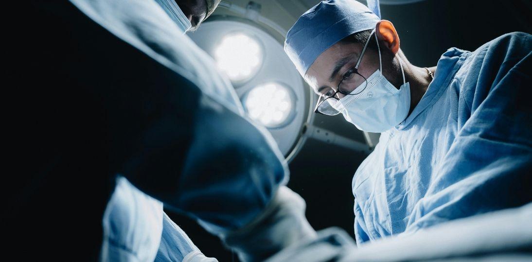 15-centymetrowe guzy jajników u 14-latki usunięte z zachowaniem płodności. Skomplikowana operacja w Katowicach zakończona sukcesem