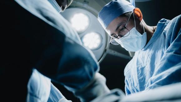 15-centymetrowe guzy jajników u 14-latki usunięte z zachowaniem płodności. Skomplikowana operacja w Katowicach zakończona sukcesem