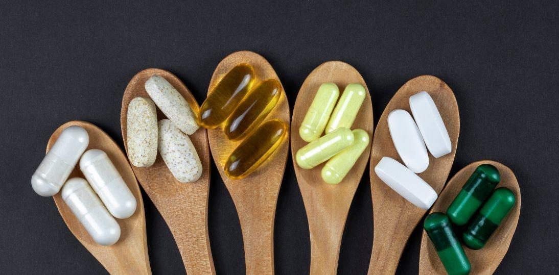 Suplementy diety między regulacją, szarą strefą a słabością nadzoru „To się bardzo opłaca”