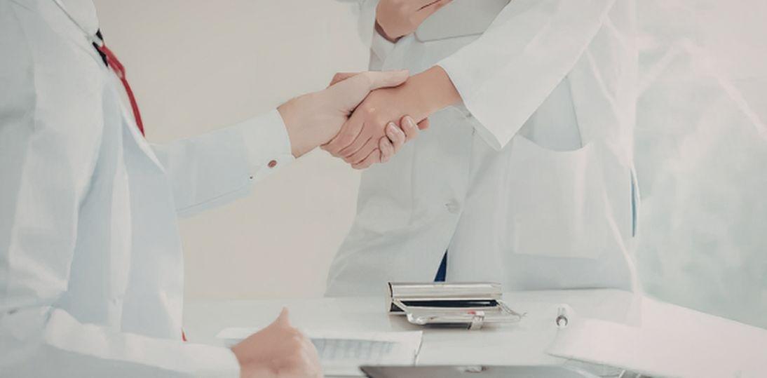 Dobrostan lekarek i lekarzy pod lupą – wyniki pierwszego ogólnopolskiego badania wśród medyków