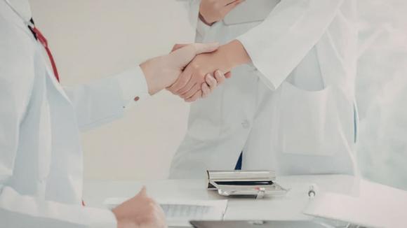 Dobrostan lekarek i lekarzy pod lupą – wyniki pierwszego ogólnopolskiego badania wśród medyków