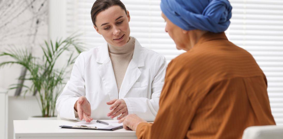 Diagnostyka onkologiczna kobiet w Polsce wciąż pozostaje w tyle. Eksperci apelują o standardy obowiązujące już w Europie