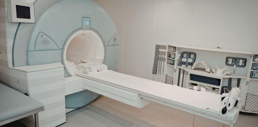 Kontrast w diagnostyce udaru a nerki. Nowe badanie pokazuje, że ryzyko powikłań jest niskie