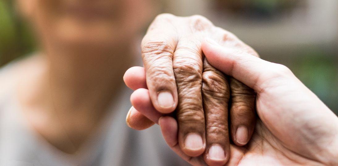 Opieka paliatywna w Polsce. Między systemem a potrzebą bliskości pacjenta