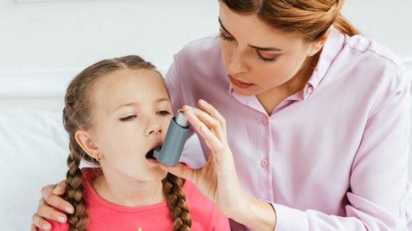 Bardzo wysoka prenatalna ekspozycja na PFAS może zwiększać ryzyko astmy u dzieci