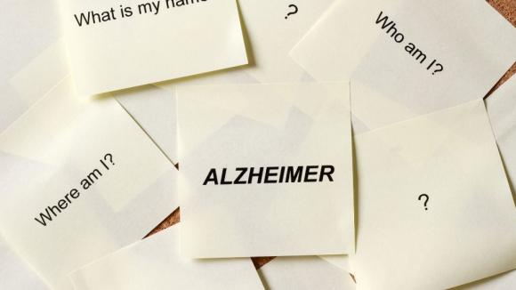 Razem w chorobie Alzheimera – bezpłatna infolinia Helpline dla pacjentów i opiekunów