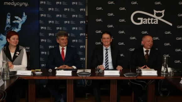 Specjalistyczna odzież dla dzieci z AZS i chorobami skóry. Śląski Uniwersytet Medyczny i Gatta łączą siły