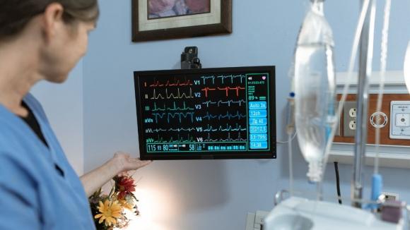 Serce pod ochroną w trakcie chemioterapii? Polskie badanie sprawdza nową rolę znanego leku