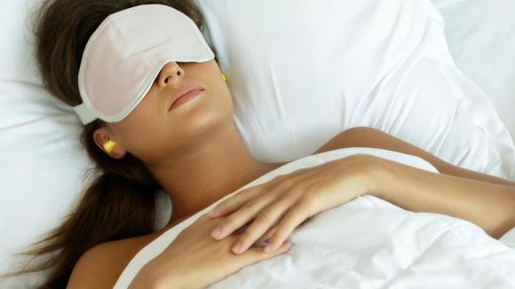 Sen kluczowy dla zdrowia Polaków. 60% uważa go za najważniejszy czynnik, ale ponad połowa śpi źle