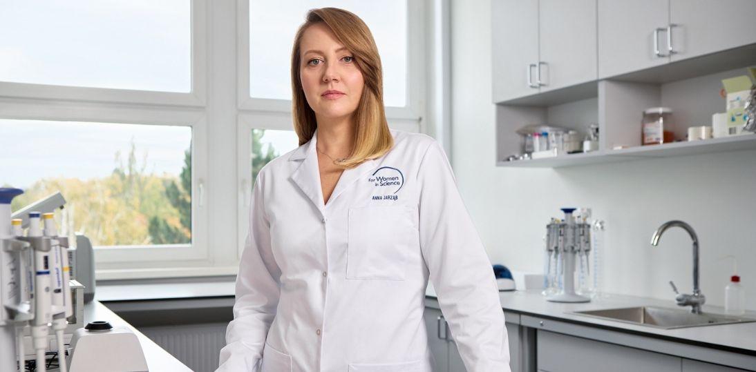 29 kwietnia – Międzynarodowy Dzień Immunologii: gorączka kontra bakterie i przełom w walce z czerwonką – badania dr hab. inż. Anny Jarząb otwierają nowe fronty immunologii