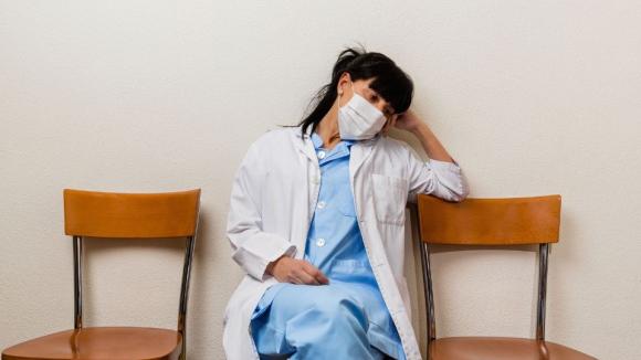 Przeciążenie psychiczne lekarzy w Polsce. 77% doświadcza stresu, a co trzeci ma problem z work-life balance