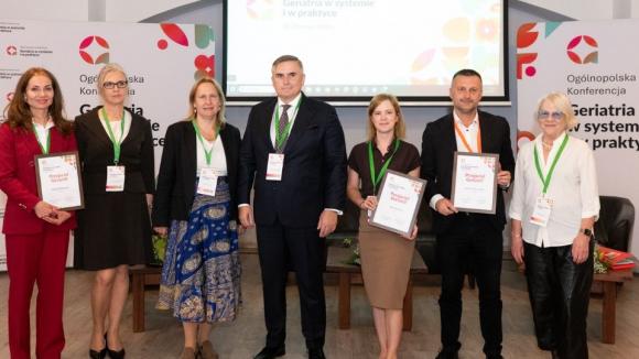 Geriatria potrzebuje miejsca w głównym nurcie systemu. Rekomendacje po ogólnopolskiej konferencji „Geriatria w systemie i w praktyce”