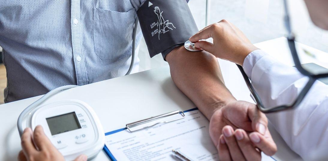 Nadciśnienie tętnicze dotyczy prawie 11 mln Polaków. Zbilansowana dieta i właściwe dobranie terapii wśród najpoważniejszych wyzwań w leczeniu