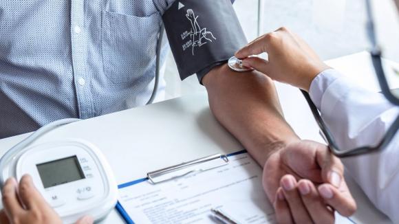 Nadciśnienie tętnicze dotyczy prawie 11 mln Polaków. Zbilansowana dieta i właściwe dobranie terapii wśród najpoważniejszych wyzwań w leczeniu