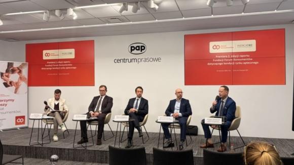 Raport Forum Konsumentów: pacjenci płacą więcej za leki przez brak konkurencji na rynku aptek