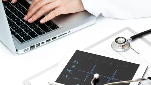 Narodowy Instytut Onkologii w Krakowie przyspiesza cyfryzację. Nowoczesne urządzenia usprawnią dokumentację medyczną