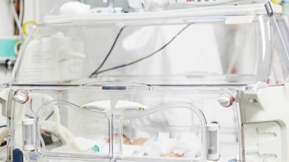 Lekarze z Białegostoku zastosowali hybrydową pompę insulinową u ważącego niespełna kilogram wcześniaka. To może być światowy rekord