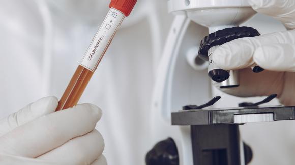 Ministerstwo zdrowia poszerza bazę i czas pracy punktów testowania Covid-19