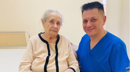 Wiek to tylko liczba! Serce 102-latki zabiło szybciej – specjaliści wszczepili rozrusznik serca!