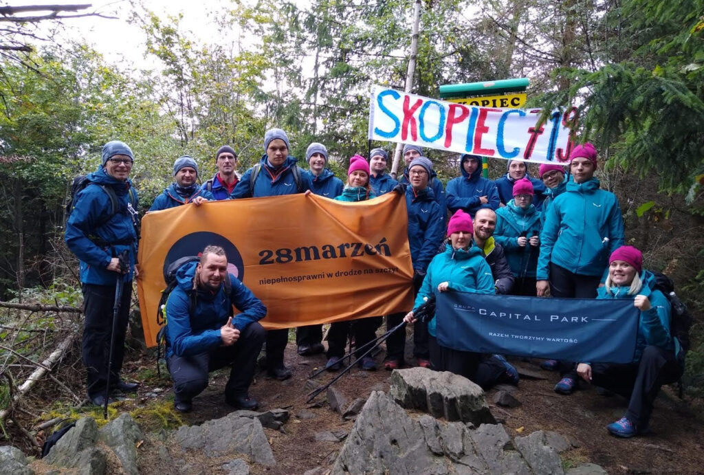 Młodzież z niepełnoprawnościami zaczyna 300-kilometrowy marsz w ramach projektu 28 Marzeń