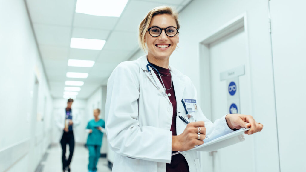 Medicover wdraża samodzielne usługi świadczone przez pielęgniarki i położne